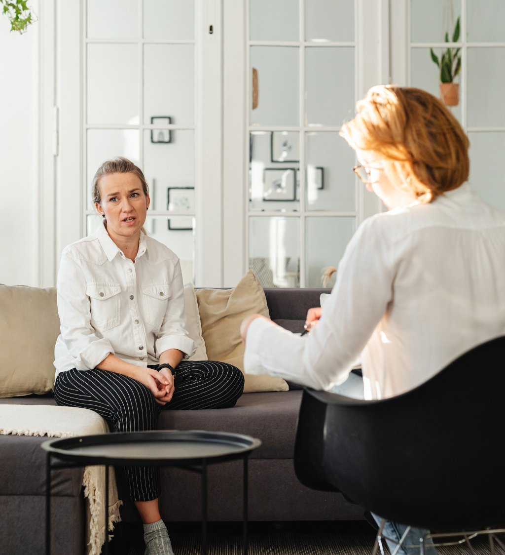 A warm and grounded individual therapy space